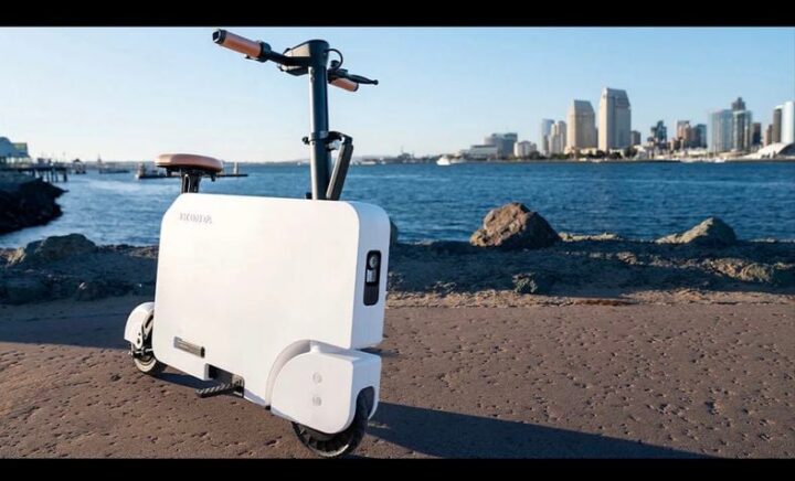 Honda usa scooter para recarregar carro elétrico