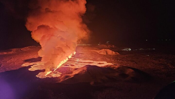 Grindavík já havia sofrido com erupção e fissura vulcânicas em 2024, quando estes registros fotográficos foram capturados (Imagem: Björn Oddsson/Icelandic Met Office)