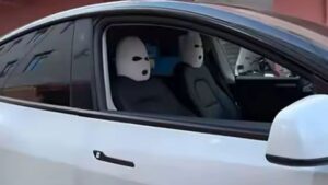 Dispositivo simples vira moda no Brasil contra roubo de carros