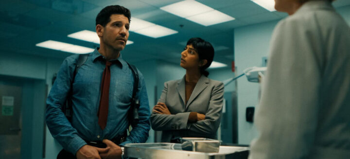 Jon Bernthal e Sunita Mani em "Dele e Dela" (2026)