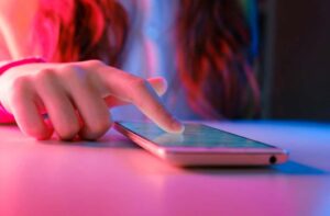Meta e TikTok são acusados em caso envolvendo morte de adolescente