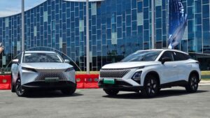 Omoda joga preços no chão e vende SUV híbrido mais barato que T-Cross