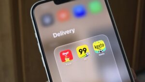 iFood reclama do “mar de dinheiro” e descontos agressivos da 99Food e Keeta