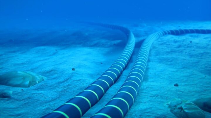 Cabo submarino de fibra óptica instalado no fundo do oceano, responsável pela transmissão internacional de dados entre continentes