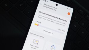 Celular de 128 GB ainda vale a pena em 2026? Fizemos as contas