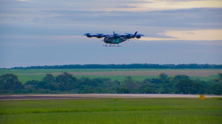 Carro voador da Eve durante teste