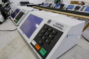 Veja como justificar ausência na votação deste domingo (25)